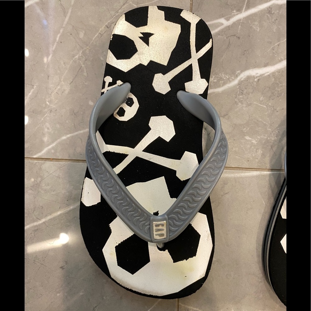 Gap toddler skeleton flip flops - Picture 2 of 7